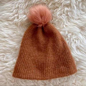 GAP Women’s Cheeky Pom Beanie